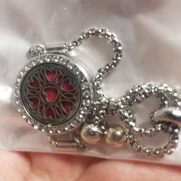 NWT diffuser bracelet with 10 pads - Picture 3 of 3